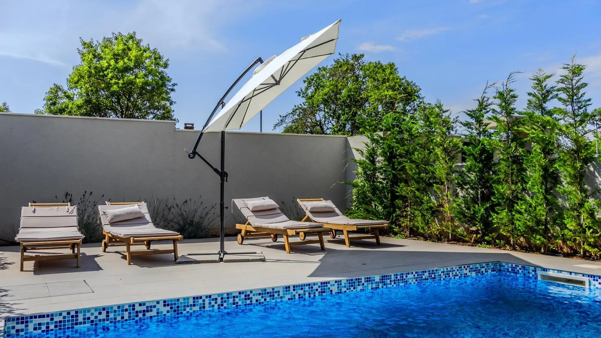 Villa Dino With Private Parking & Pool Póla 0*,  Horvátország